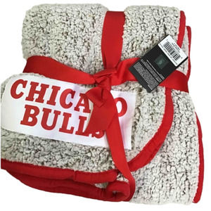 NBA CHICAGO Bulls 50" x 60" Frosty Fleece Team Blanket NWT